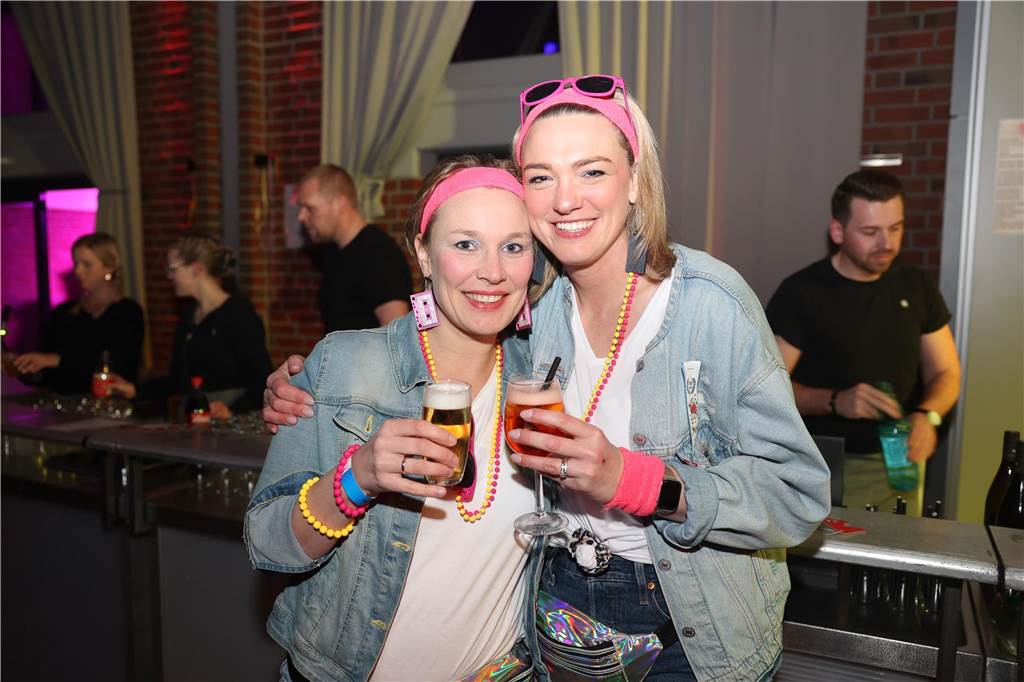 Viele, viele Fotos: So waren die Weiberfastnachtspartys in Olfen 2024 Weiberfastnacht in Olfen 2024