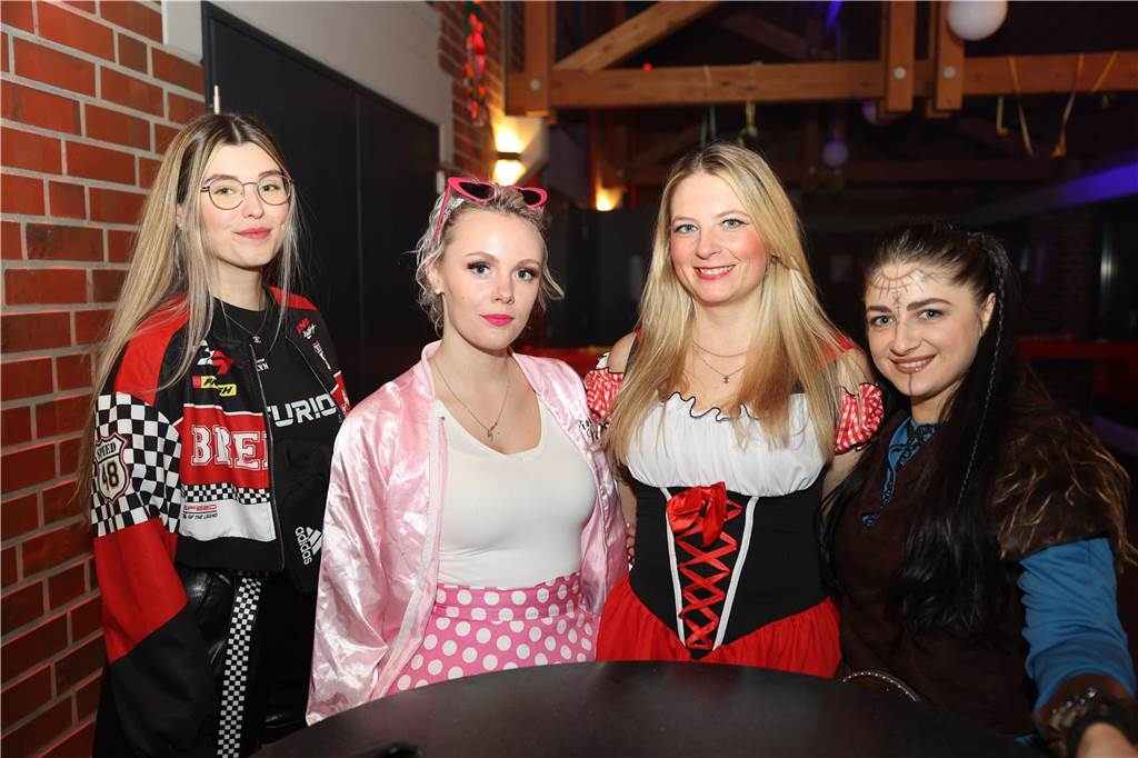 Viele, viele Fotos: So waren die Weiberfastnachtspartys in Olfen 2024 Weiberfastnacht in Olfen 2024