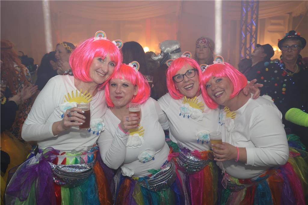 Viele, viele Fotos: So waren die Weiberfastnachtspartys in Olfen 2024 Weiberfastnacht in Olfen 2024