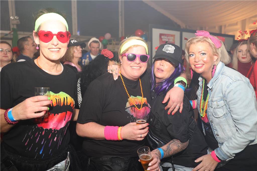 Viele, viele Fotos: So waren die Weiberfastnachtspartys in Olfen 2024 Weiberfastnacht in Olfen 2024