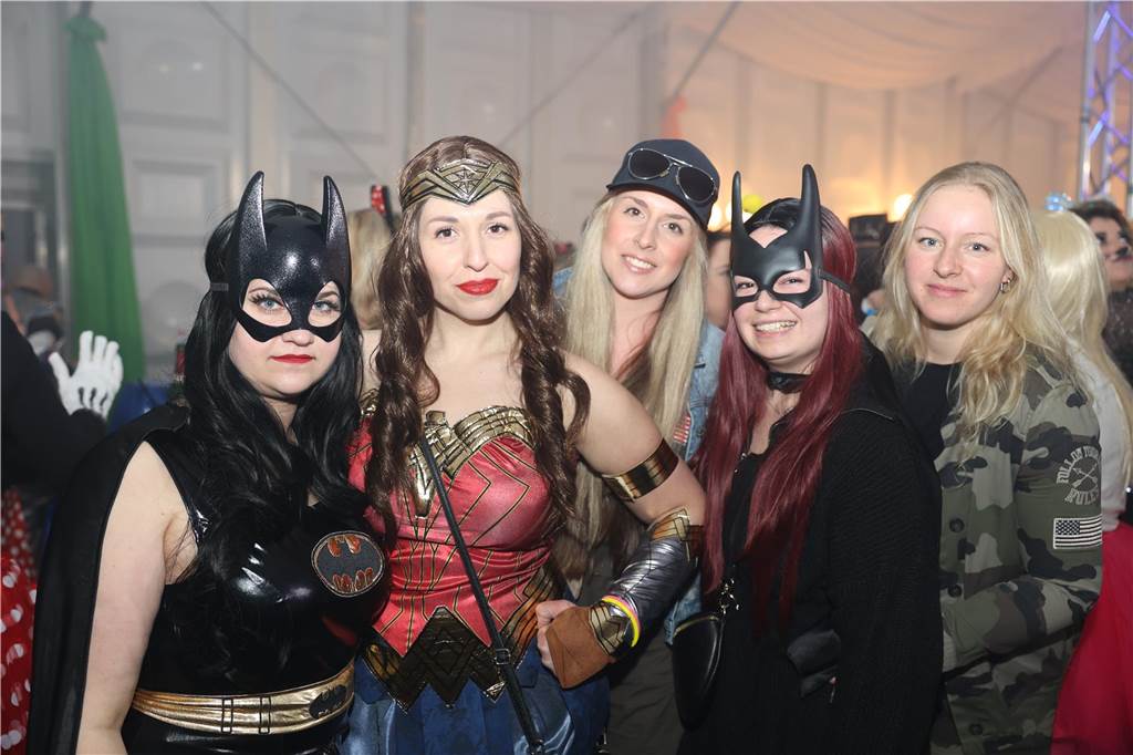 Viele, viele Fotos: So waren die Weiberfastnachtspartys in Olfen 2024 Weiberfastnacht in Olfen 2024