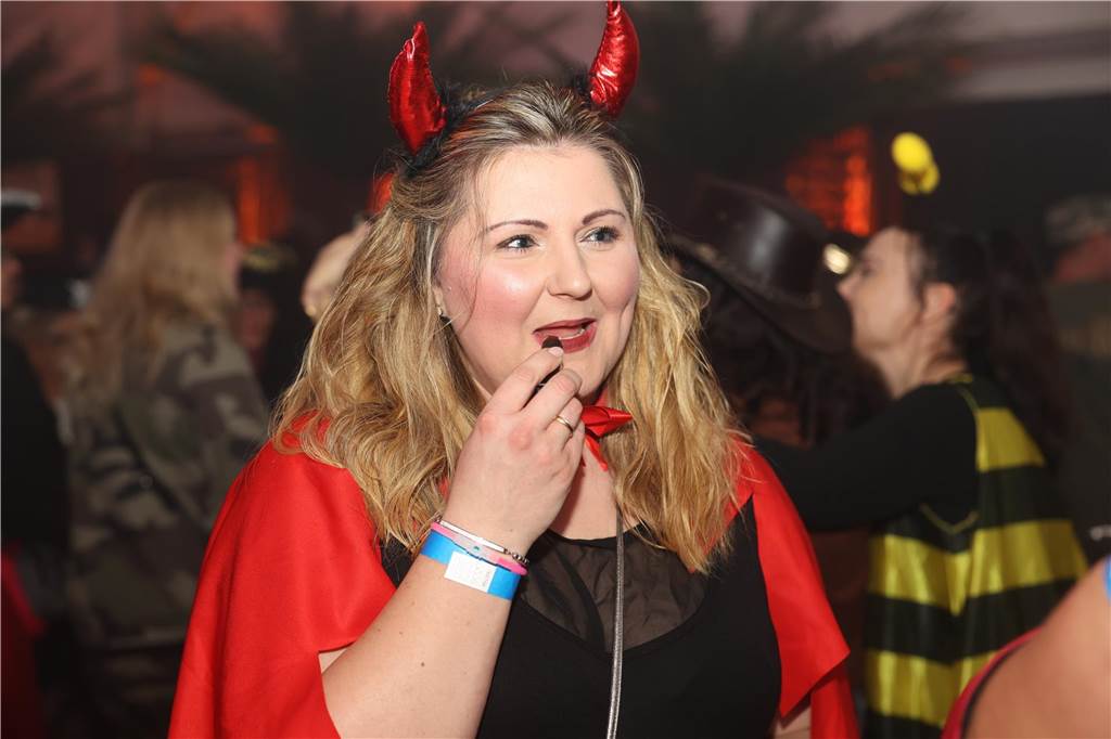 Viele, viele Fotos: So waren die Weiberfastnachtspartys in Olfen 2024 Weiberfastnacht in Olfen 2024