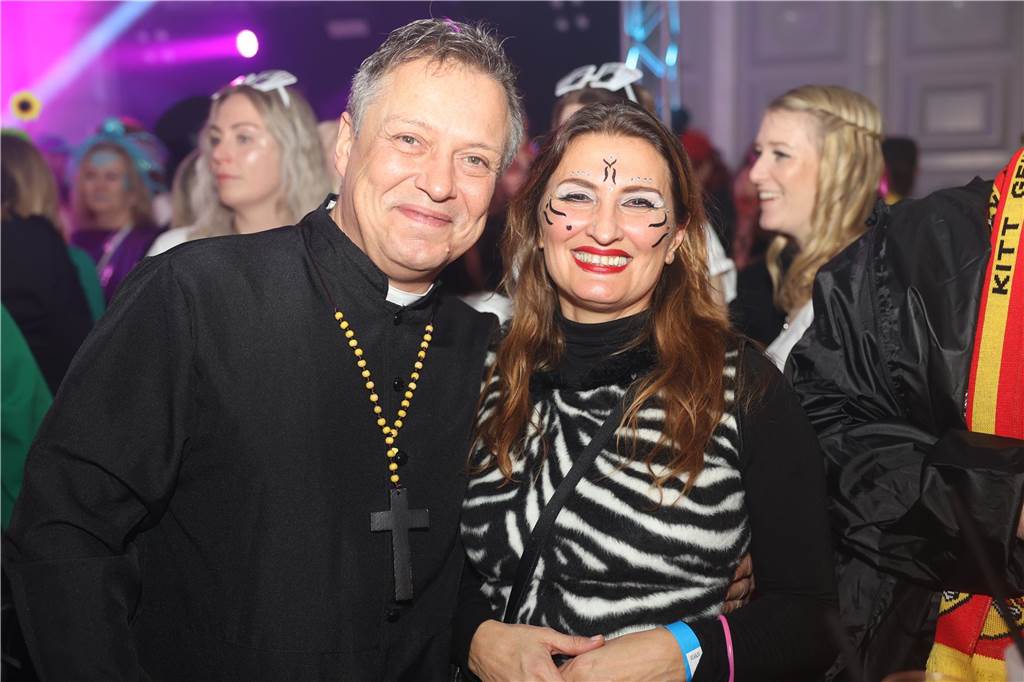 Viele, viele Fotos: So waren die Weiberfastnachtspartys in Olfen 2024 Weiberfastnacht in Olfen 2024