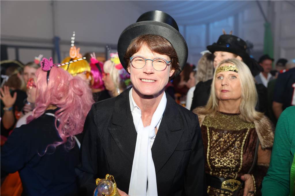 Viele, viele Fotos: So waren die Weiberfastnachtspartys in Olfen 2024 Weiberfastnacht in Olfen 2024