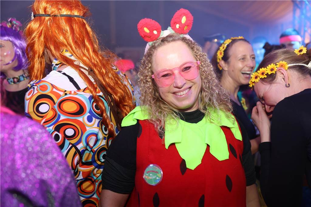 Viele, viele Fotos: So waren die Weiberfastnachtspartys in Olfen 2024 Weiberfastnacht in Olfen 2024