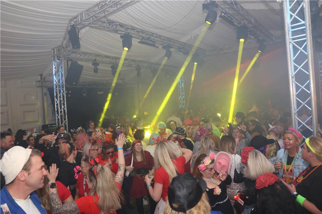 Viele, viele Fotos: So waren die Weiberfastnachtspartys in Olfen 2024 Weiberfastnacht in Olfen 2024