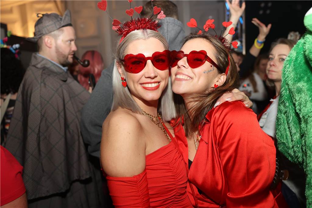 Viele, viele Fotos: So waren die Weiberfastnachtspartys in Olfen 2024 Weiberfastnacht in Olfen 2024