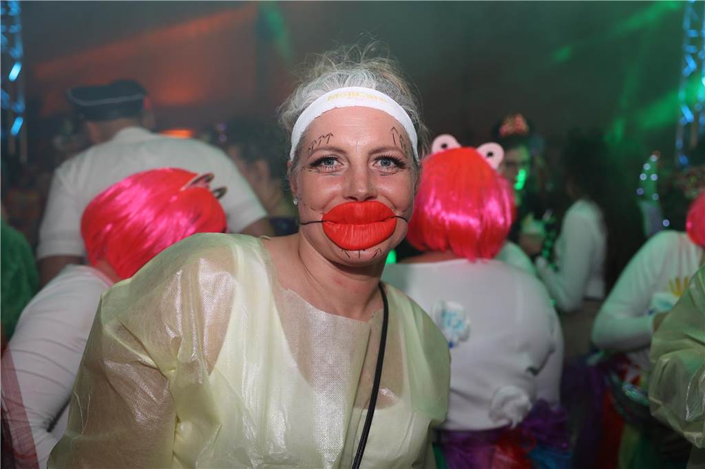 Viele, viele Fotos: So waren die Weiberfastnachtspartys in Olfen 2024 Weiberfastnacht in Olfen 2024