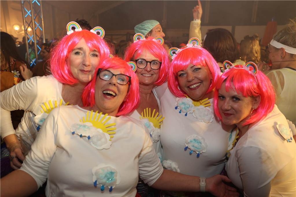 Viele, viele Fotos: So waren die Weiberfastnachtspartys in Olfen 2024 Weiberfastnacht in Olfen 2024