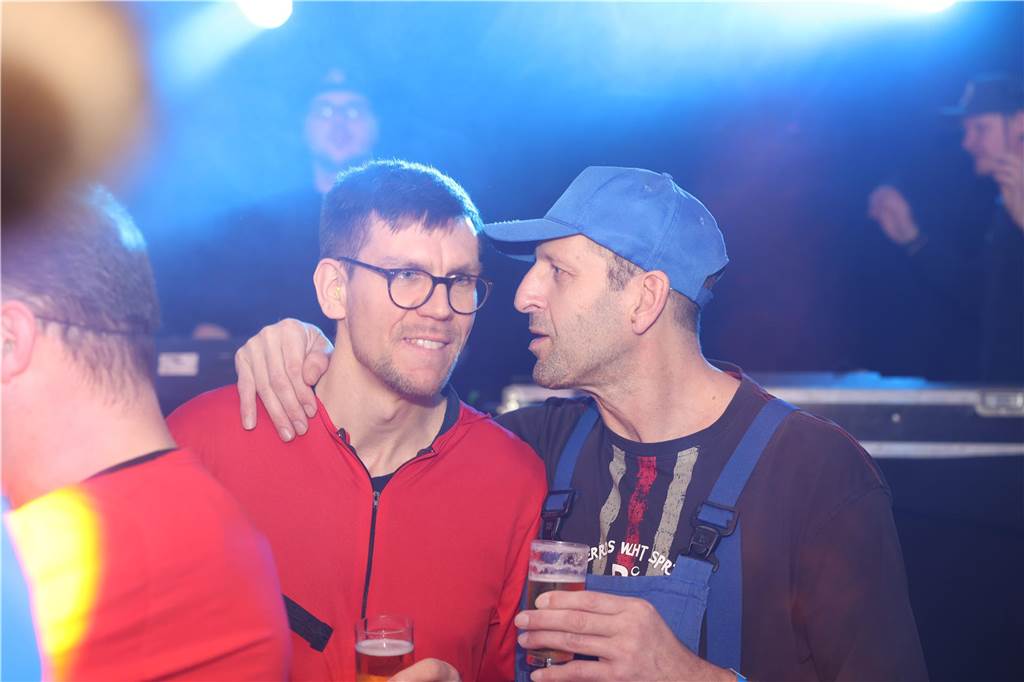 Viele, viele Fotos: So waren die Weiberfastnachtspartys in Olfen 2024 Weiberfastnacht in Olfen 2024