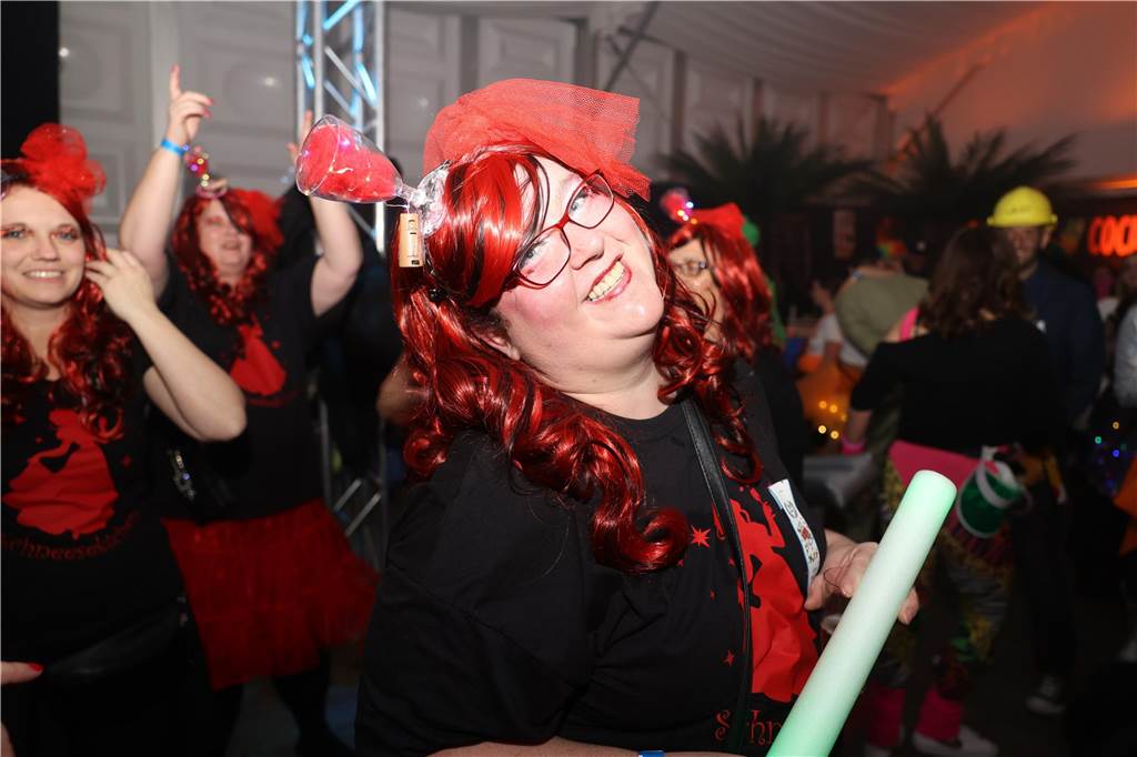 Viele, viele Fotos: So waren die Weiberfastnachtspartys in Olfen 2024 Weiberfastnacht in Olfen 2024