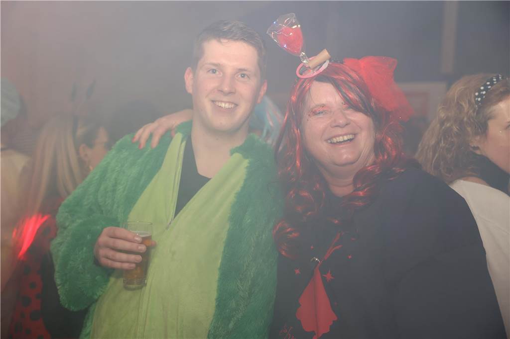 Viele, viele Fotos: So waren die Weiberfastnachtspartys in Olfen 2024 Weiberfastnacht in Olfen 2024