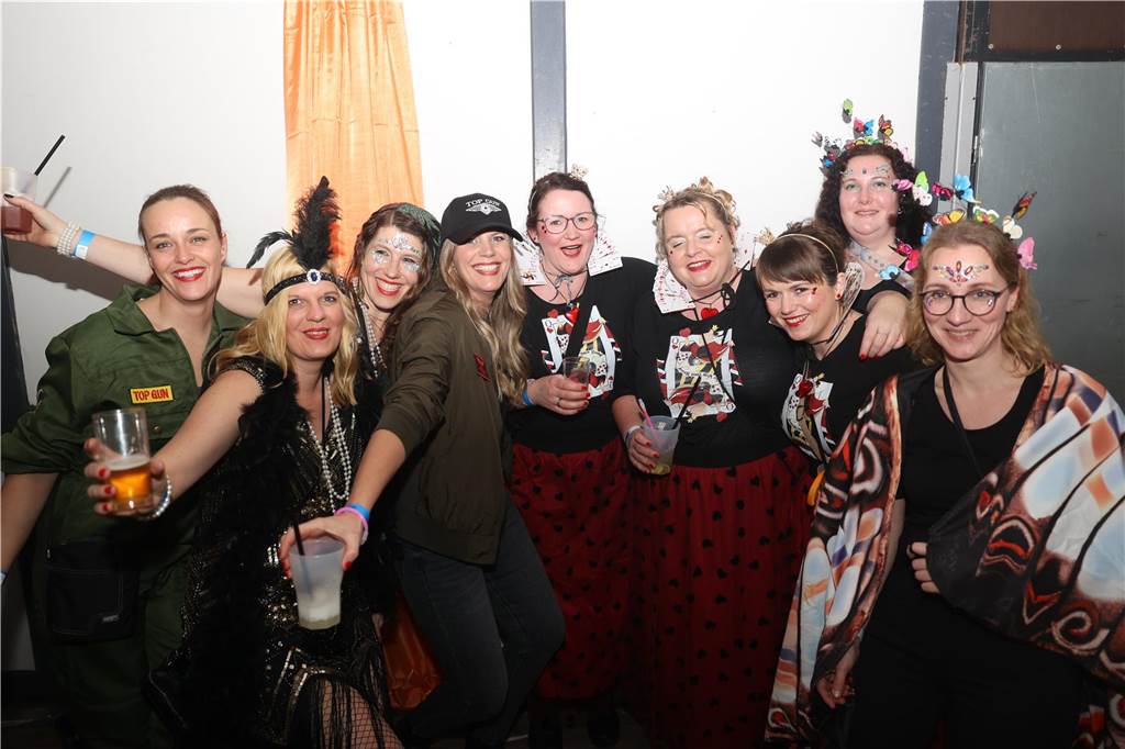 Viele, viele Fotos: So waren die Weiberfastnachtspartys in Olfen 2024 Weiberfastnacht in Olfen 2024