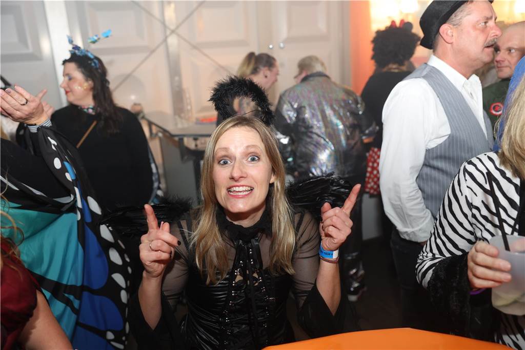 Viele, viele Fotos: So waren die Weiberfastnachtspartys in Olfen 2024 Weiberfastnacht in Olfen 2024