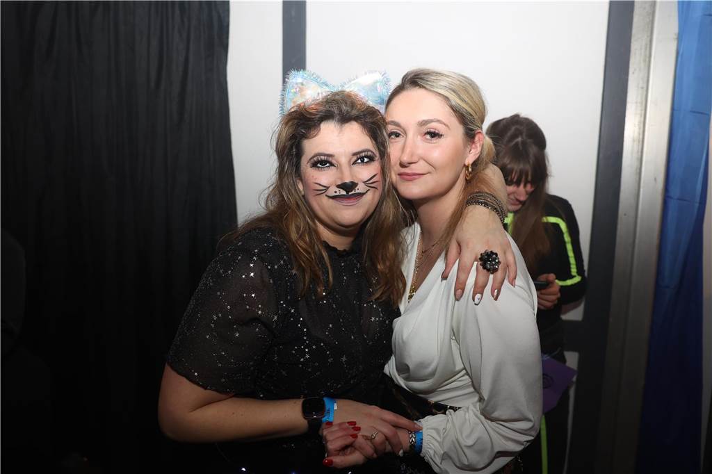 Viele, viele Fotos: So waren die Weiberfastnachtspartys in Olfen 2024 Weiberfastnacht in Olfen 2024