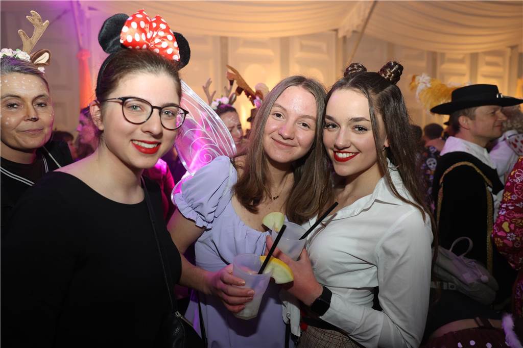 Viele, viele Fotos: So waren die Weiberfastnachtspartys in Olfen 2024 Weiberfastnacht in Olfen 2024