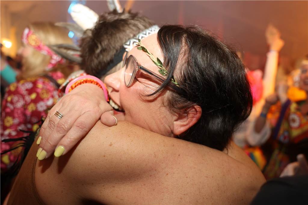 Viele, viele Fotos: So waren die Weiberfastnachtspartys in Olfen 2024 Weiberfastnacht in Olfen 2024