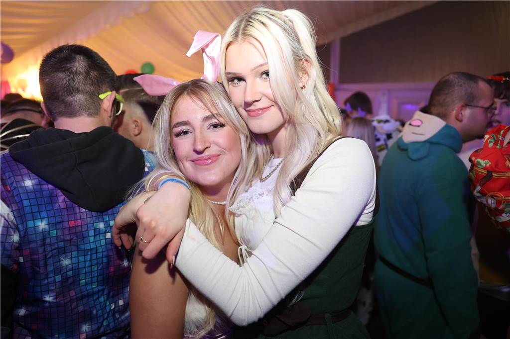 Viele, viele Fotos: So waren die Weiberfastnachtspartys in Olfen 2024 Weiberfastnacht in Olfen 2024