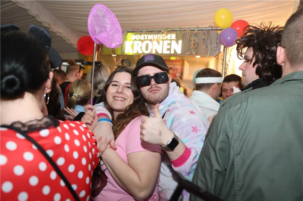 Viele, viele Fotos: So waren die Weiberfastnachtspartys in Olfen 2024 Weiberfastnacht in Olfen 2024