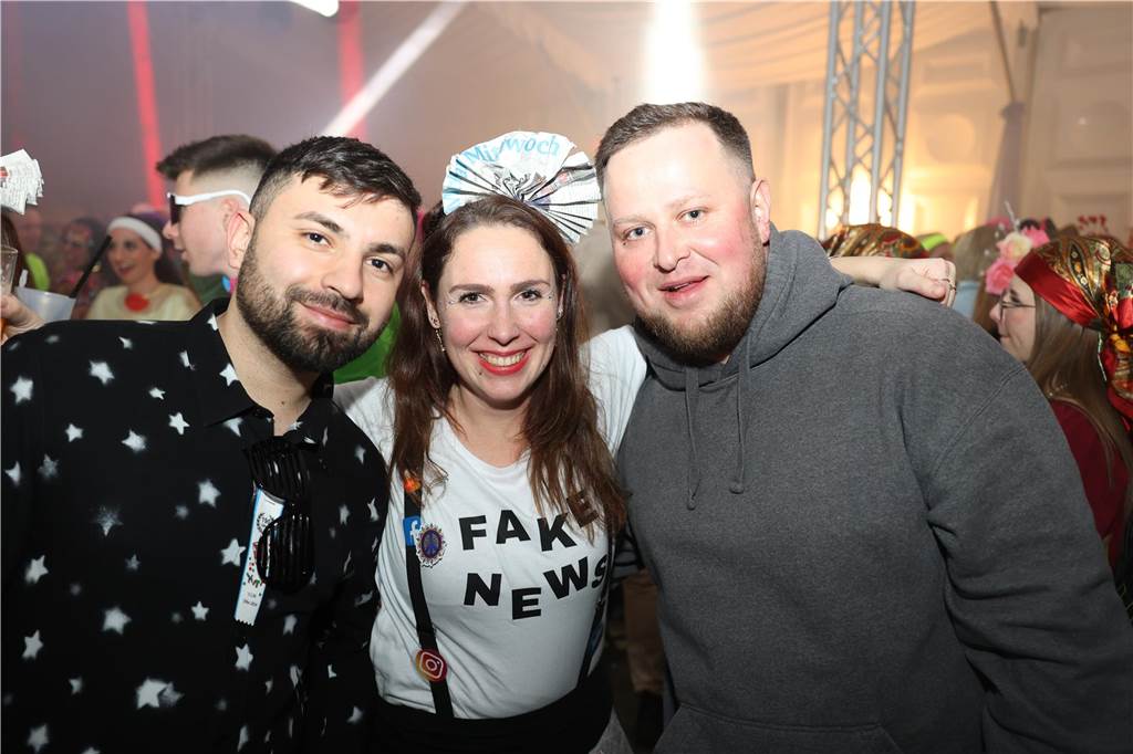 Viele, viele Fotos: So waren die Weiberfastnachtspartys in Olfen 2024 Weiberfastnacht in Olfen 2024
