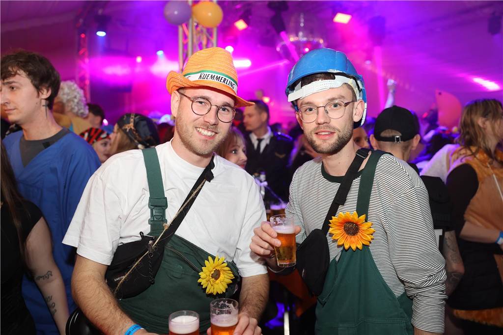 Viele, viele Fotos: So waren die Weiberfastnachtspartys in Olfen 2024 Weiberfastnacht in Olfen 2024
