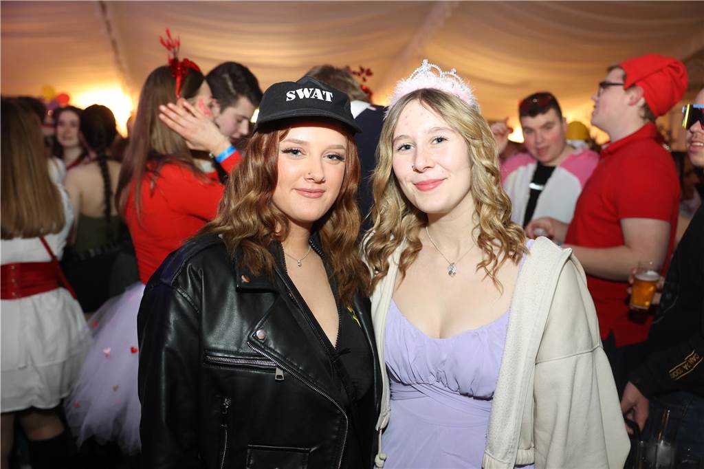 Viele, viele Fotos: So waren die Weiberfastnachtspartys in Olfen 2024 Weiberfastnacht in Olfen 2024