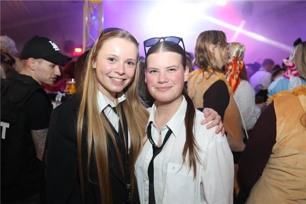 Viele, viele Fotos: So waren die Weiberfastnachtspartys in Olfen 2024 Weiberfastnacht in Olfen 2024