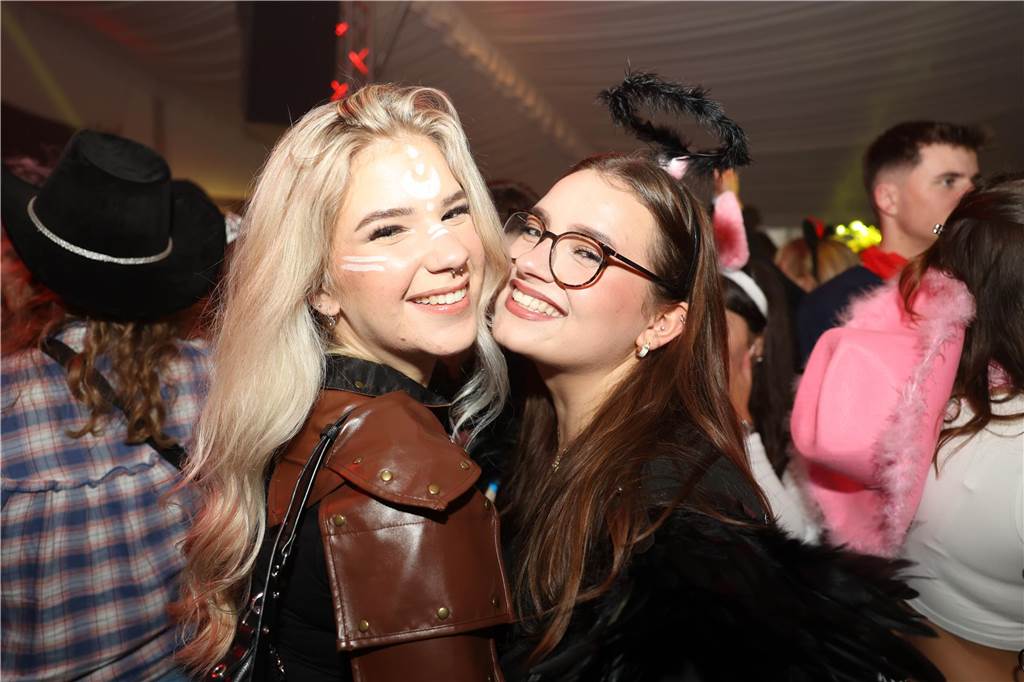 Viele, viele Fotos: So waren die Weiberfastnachtspartys in Olfen 2024 Weiberfastnacht in Olfen 2024
