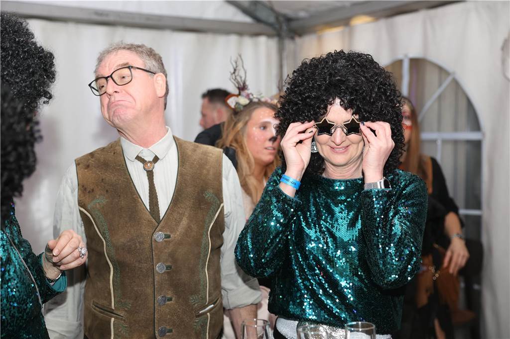Viele, viele Fotos: So waren die Weiberfastnachtspartys in Olfen 2024 Weiberfastnacht in Olfen 2024