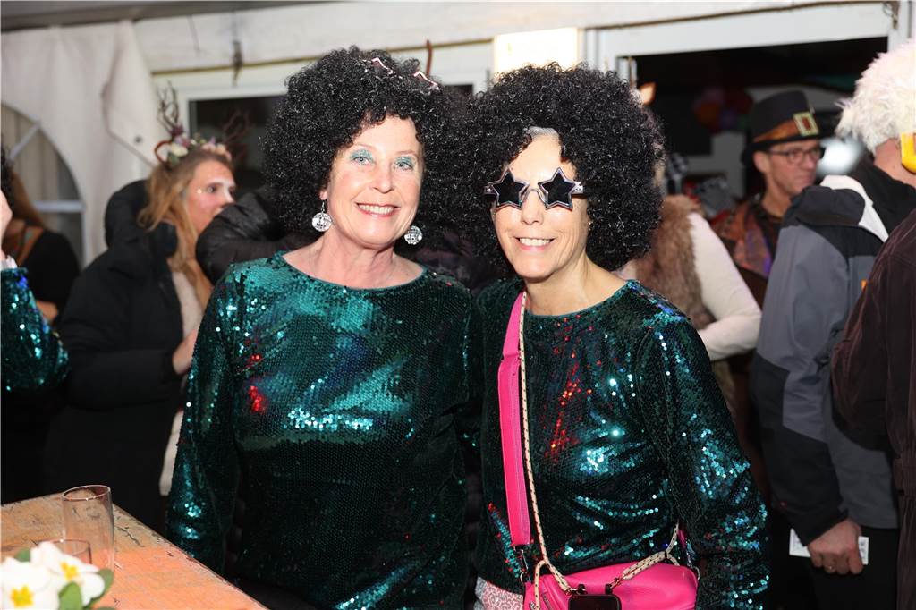 Viele, viele Fotos: So waren die Weiberfastnachtspartys in Olfen 2024 Weiberfastnacht in Olfen 2024
