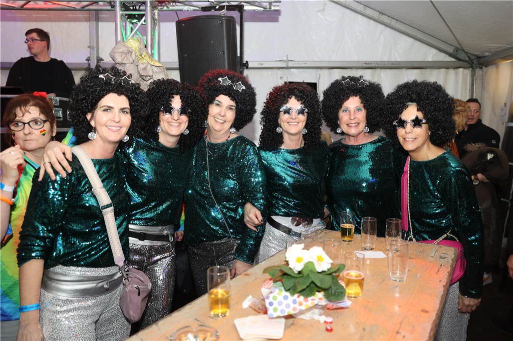 Viele, viele Fotos: So waren die Weiberfastnachtspartys in Olfen 2024 Weiberfastnacht in Olfen 2024