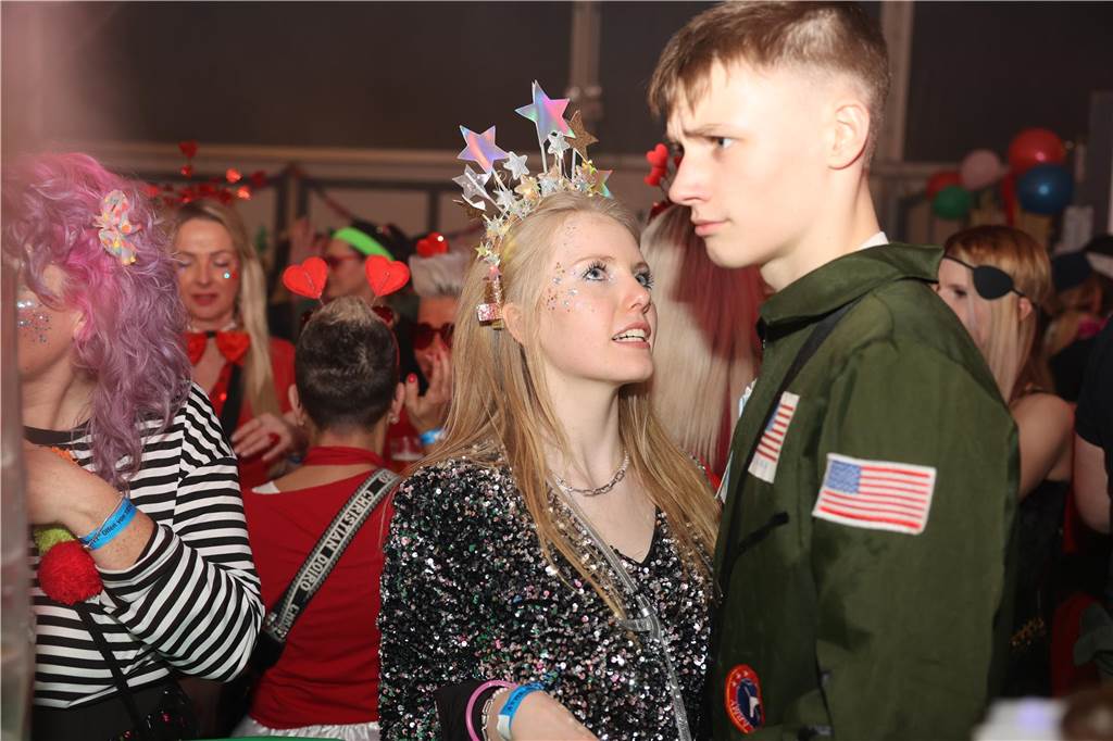 Viele, viele Fotos: So waren die Weiberfastnachtspartys in Olfen 2024 Weiberfastnacht in Olfen 2024