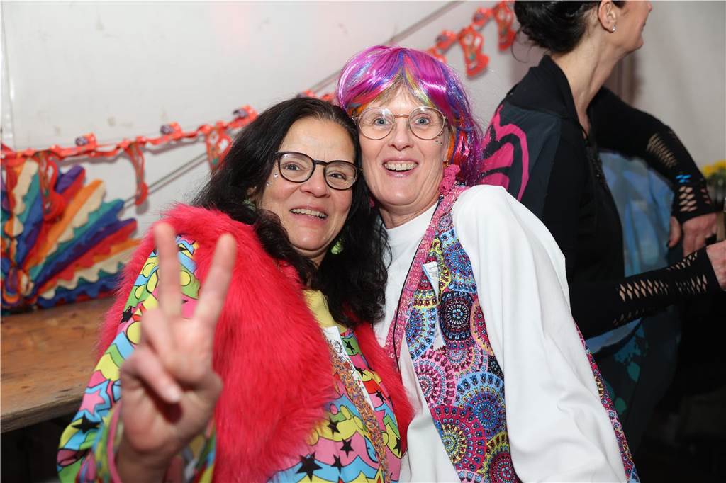 Viele, viele Fotos: So waren die Weiberfastnachtspartys in Olfen 2024 Weiberfastnacht in Olfen 2024