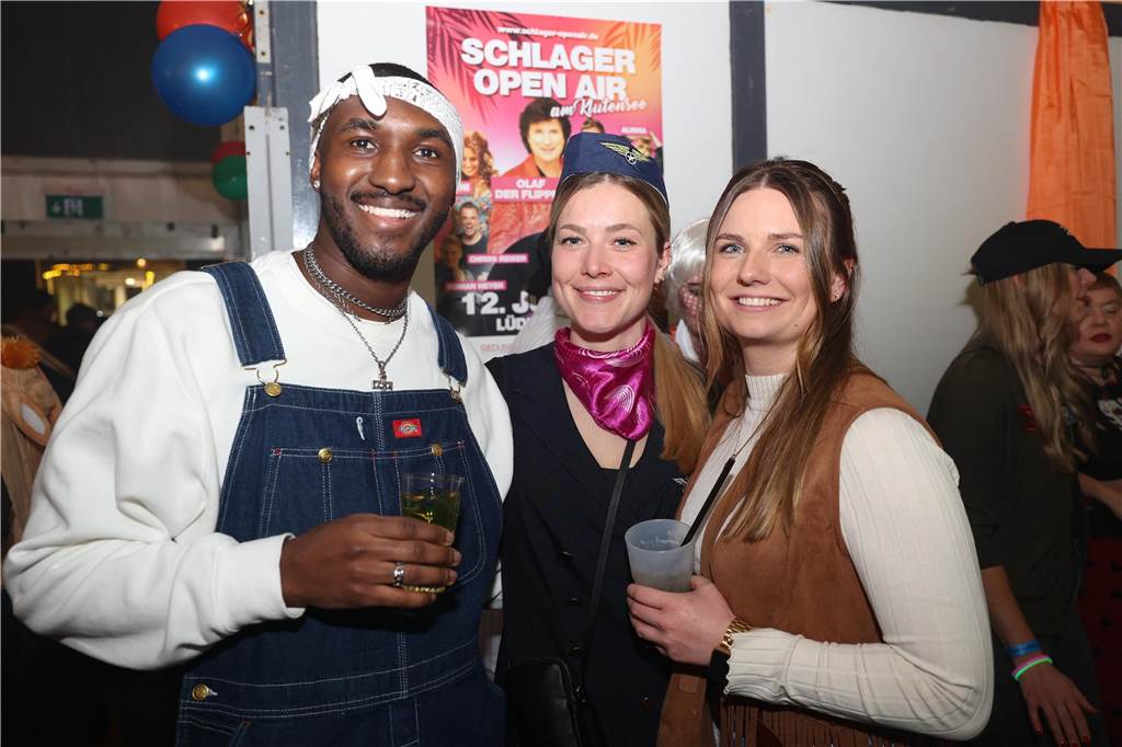 Viele, viele Fotos: So waren die Weiberfastnachtspartys in Olfen 2024 Weiberfastnacht in Olfen 2024