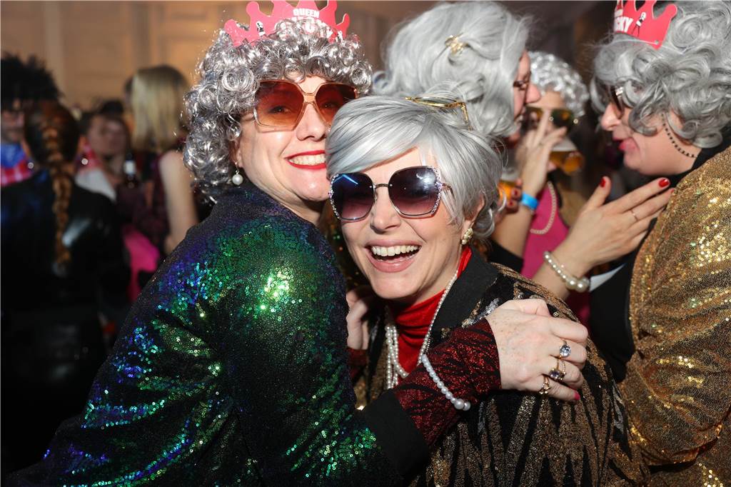 Viele, viele Fotos: So waren die Weiberfastnachtspartys in Olfen 2024 Weiberfastnacht in Olfen 2024