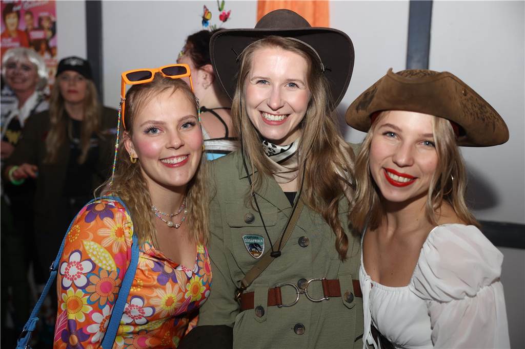 Viele, viele Fotos: So waren die Weiberfastnachtspartys in Olfen 2024 Weiberfastnacht in Olfen 2024