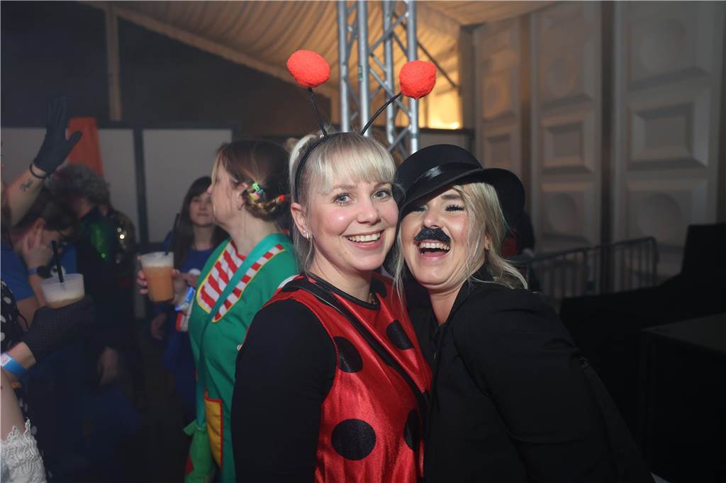 Viele, viele Fotos: So waren die Weiberfastnachtspartys in Olfen 2024 Weiberfastnacht in Olfen 2024