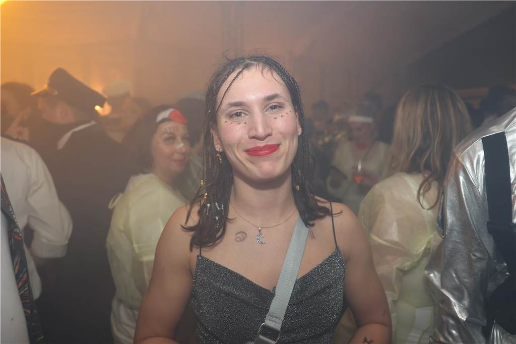 Viele, viele Fotos: So waren die Weiberfastnachtspartys in Olfen 2024 Weiberfastnacht in Olfen 2024
