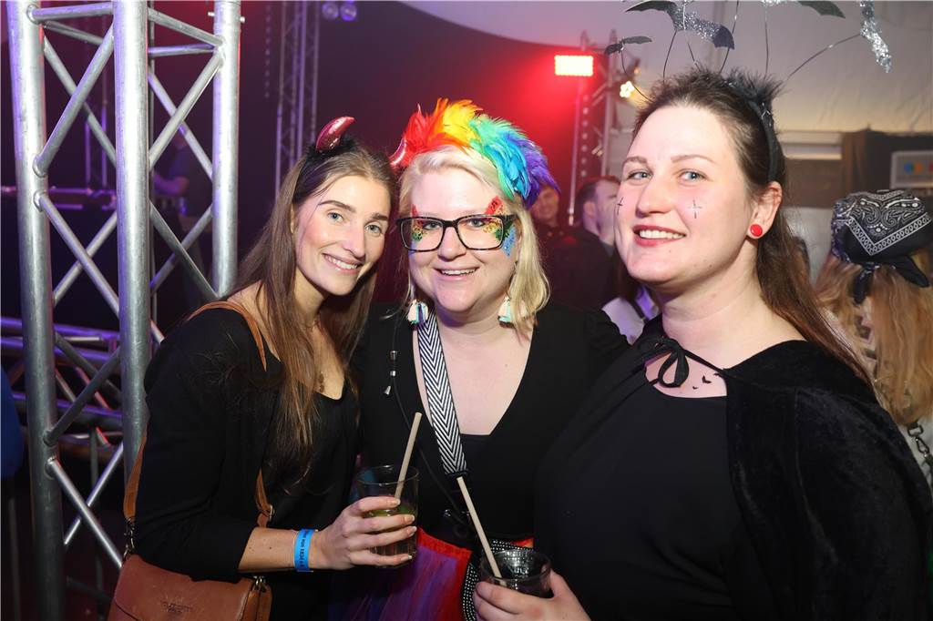 Viele, viele Fotos: So waren die Weiberfastnachtspartys in Olfen 2024 Weiberfastnacht in Olfen 2024