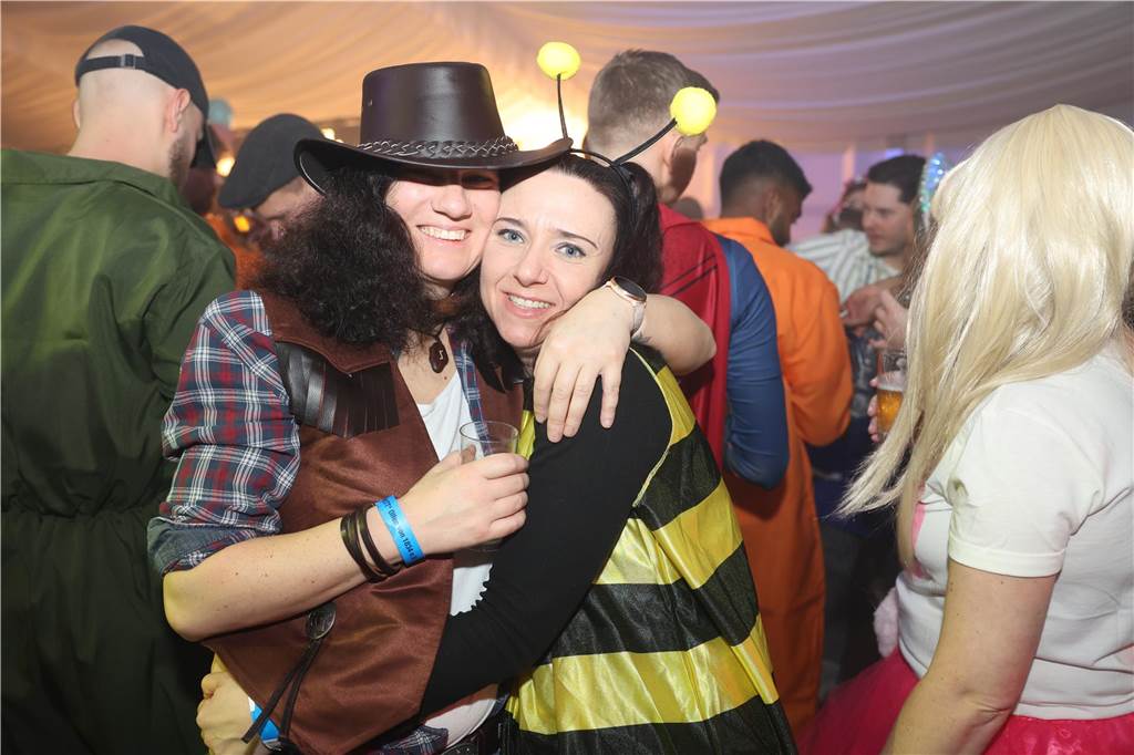 Viele, viele Fotos: So waren die Weiberfastnachtspartys in Olfen 2024 Weiberfastnacht in Olfen 2024