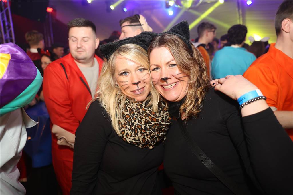 Viele, viele Fotos: So waren die Weiberfastnachtspartys in Olfen 2024 Weiberfastnacht in Olfen 2024