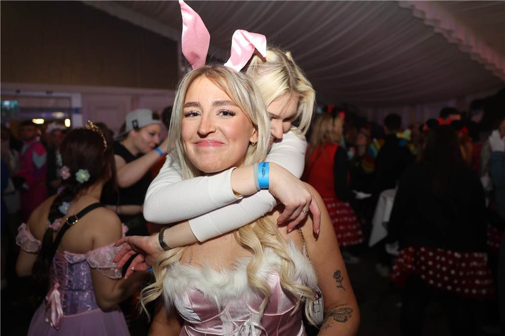 Viele, viele Fotos: So waren die Weiberfastnachtspartys in Olfen 2024 Weiberfastnacht in Olfen 2024