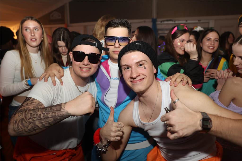Viele, viele Fotos: So waren die Weiberfastnachtspartys in Olfen 2024 Weiberfastnacht in Olfen 2024