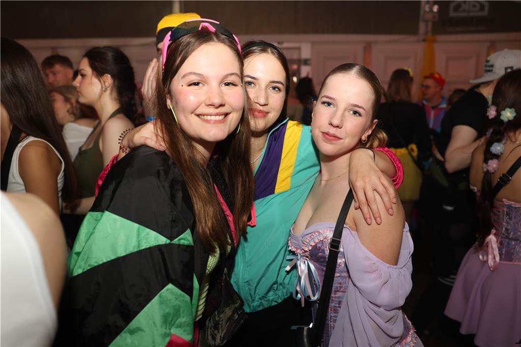 Viele, viele Fotos: So waren die Weiberfastnachtspartys in Olfen 2024 Weiberfastnacht in Olfen 2024