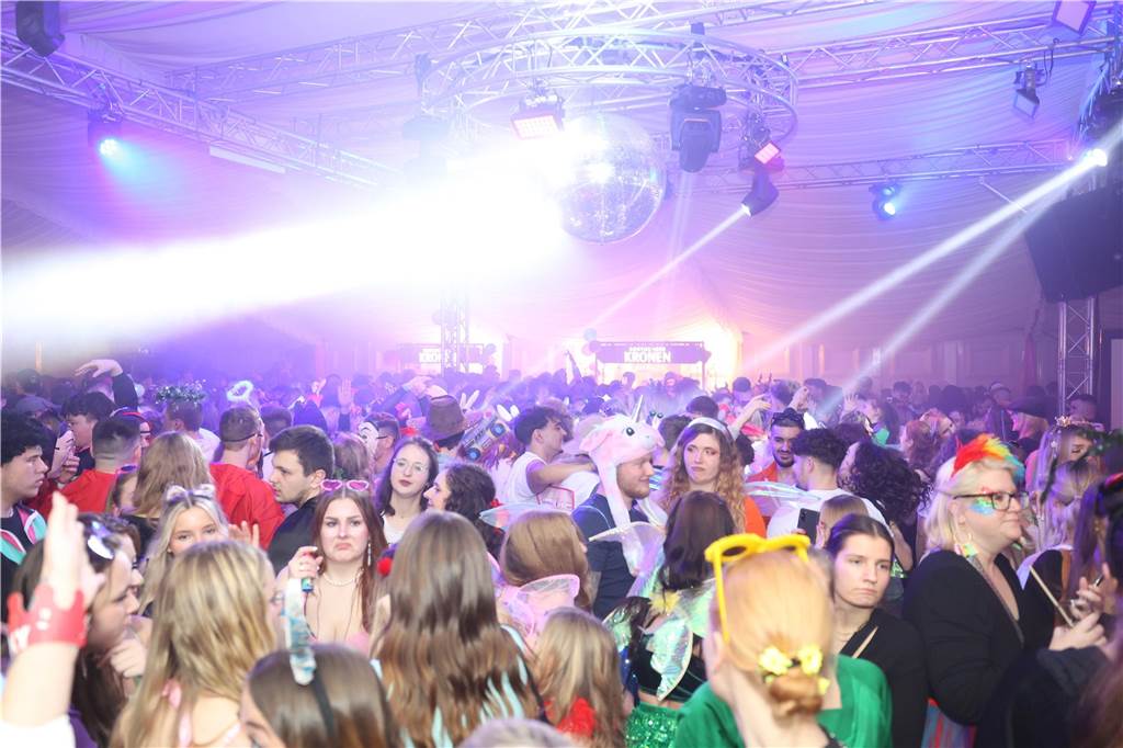 Viele, viele Fotos: So waren die Weiberfastnachtspartys in Olfen 2024 Weiberfastnacht in Olfen 2024