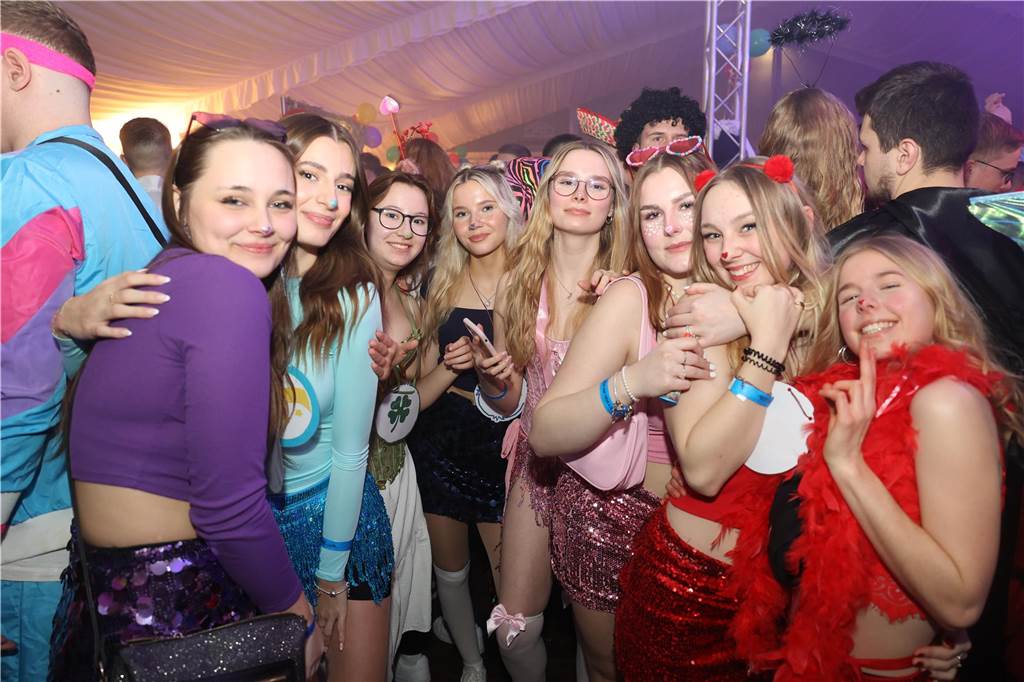 Viele, viele Fotos: So waren die Weiberfastnachtspartys in Olfen 2024 Weiberfastnacht in Olfen 2024