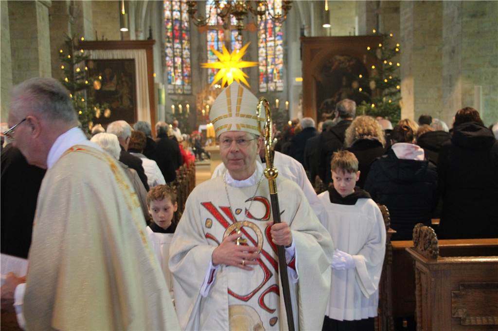 Entbehrungen und Vorfreude: Gemeinde stimmt sich auf Zeit ein ohne Stiftskirche Cappenberg Weihbischof Dr. Zekorn hat während der Messe zum Gottfriedfest gepredigt.