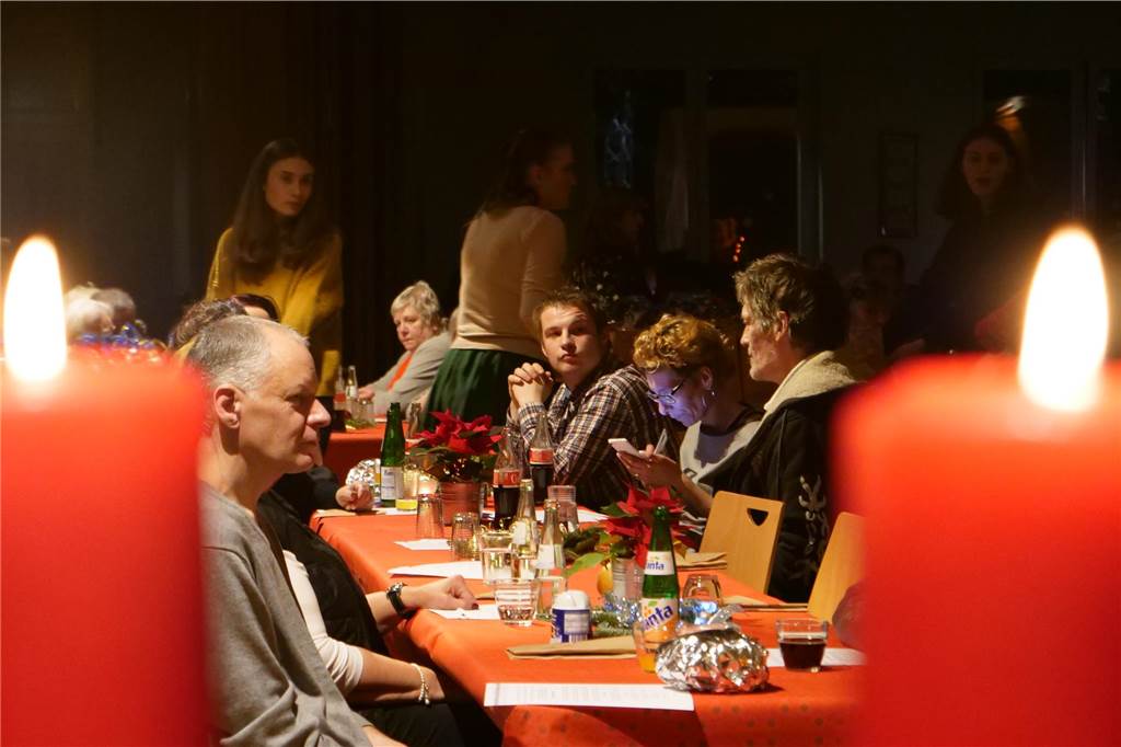 Weihnachtsmärkte und Co.: Der große Überblick von Merklinde bis Meisenhof Weihnachten im Wichernhaus: An Heiligabend kümmern sich viele Ehrenamtliche um einsame Menschen.