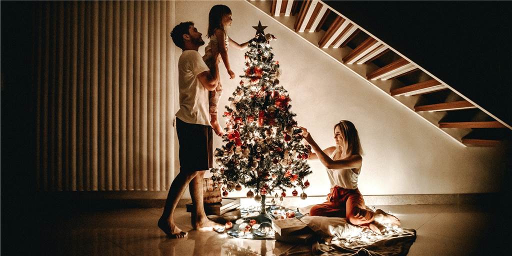 Das Geld wird knapp: Schenken die Dortmunder trotzdem was zu Weihnachten? Weihnachten ohne Geschenke? Darüber diskutieren die Dortmunder angesichts der steigenden Preise.