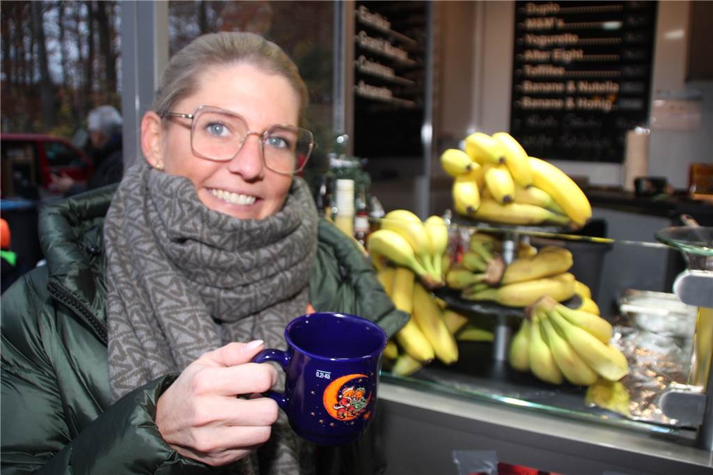 Weihnachtliches Flair, gekrönt mit dem Besuch vom Nikolaus, und einem großen Angebot zum Stöbern lockte am Wochenende eine Vielzahl an Gästen in den Volkspark Brambauer, um von dem erstmals ausgerichteten Weihnachtsmarkt zu partizipieren.